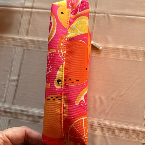 Clinique pink makeup bag NWOT - Picture 3 of 4